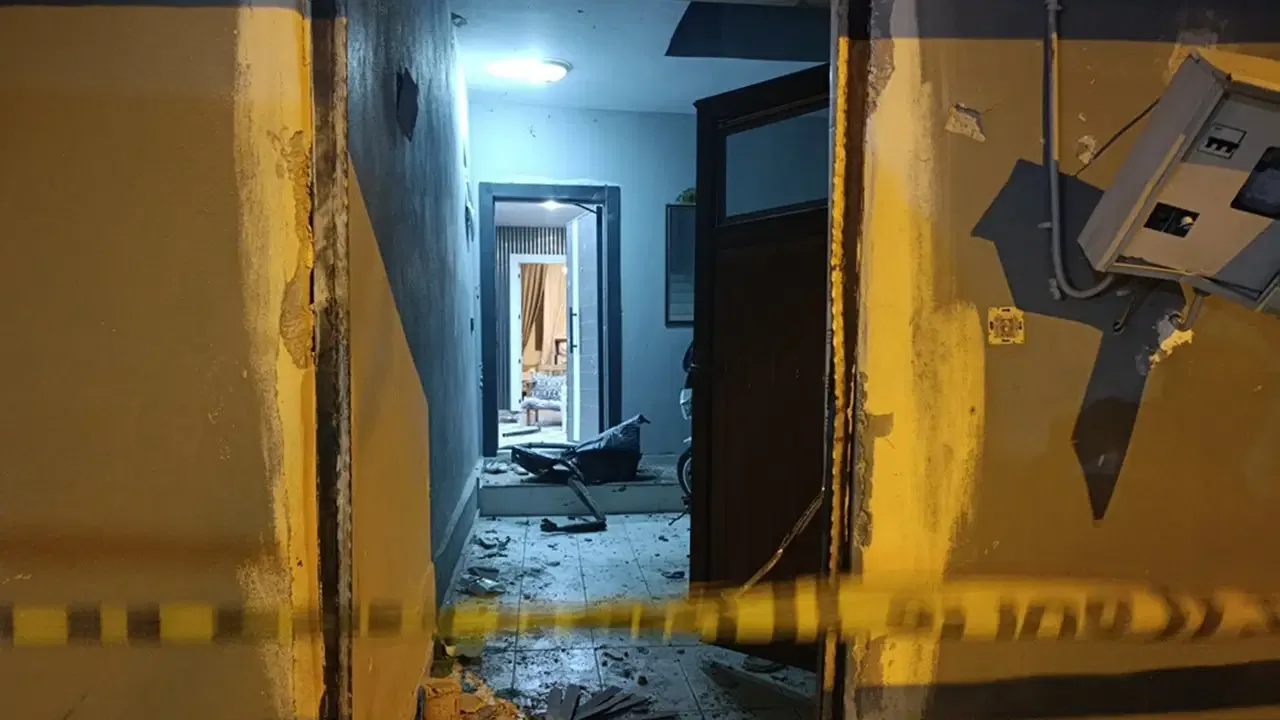 Adana’da Bir Eve 3’üncü Kez Saldırı: Aile Can Güvenliğinden Endişeli